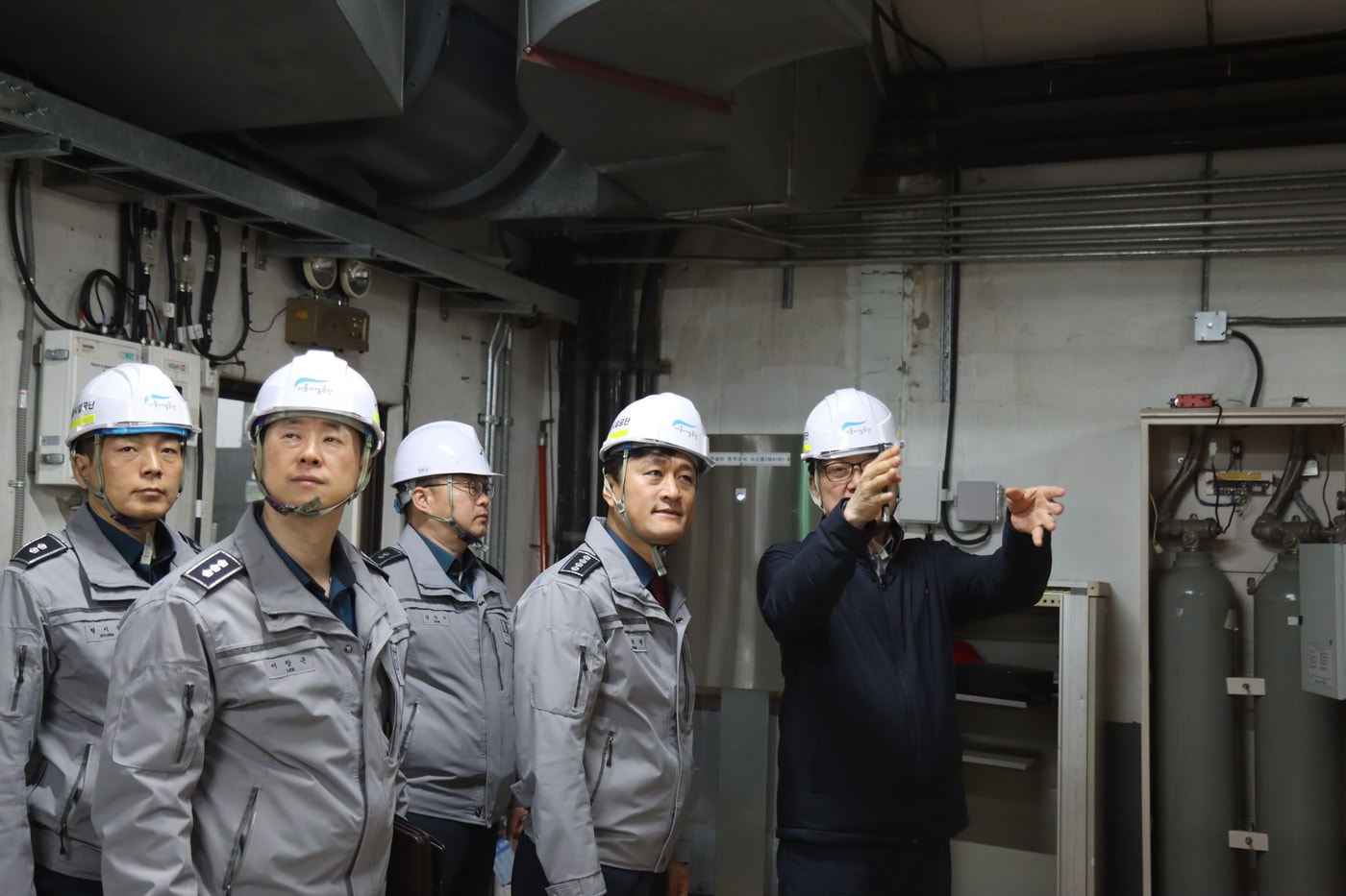 이달 8일 서울 목동 빗물 펌프장과 공동구 등 시설의 안전점검을 실시 중인 서울 양천경찰서.(양천서 제공)