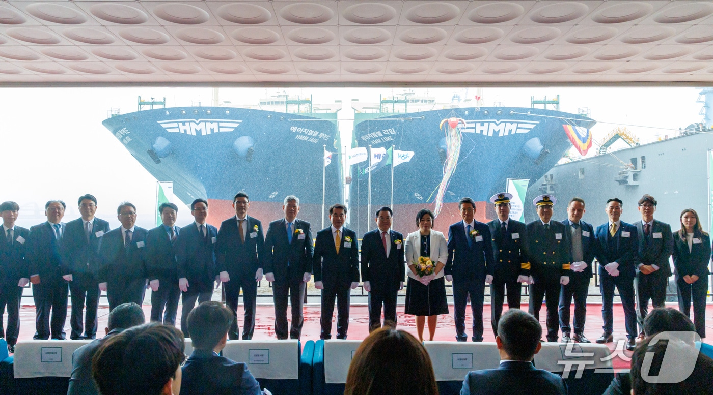 9일 전남 영암군 HD현대삼호에서 열린 HMM 메탄올 이중 연료 추진선 '라임호' 명명식 모습 (해진공 제공. 재판매 및 DB금지)