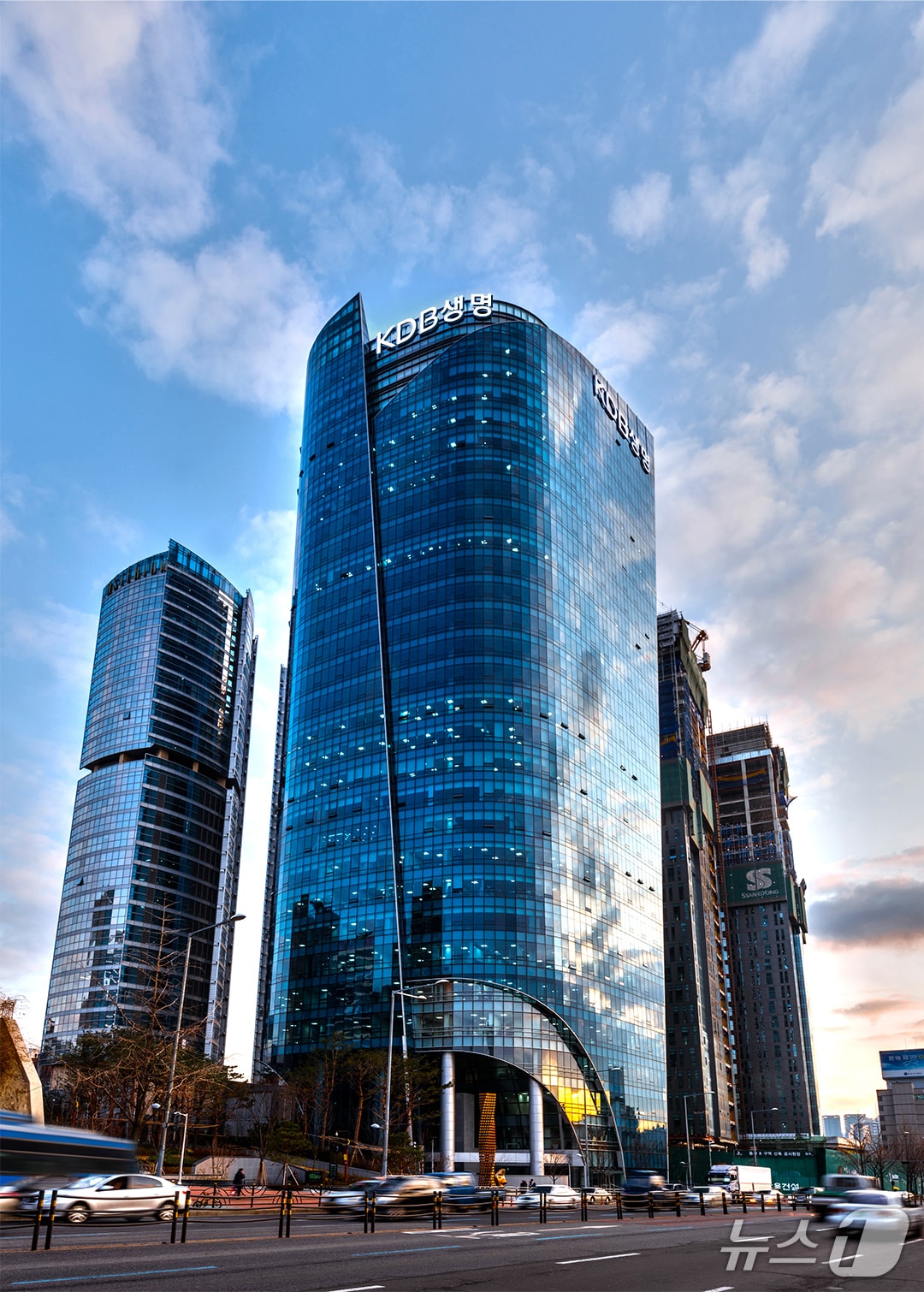 산업은행, KDB생명 매각 7번째 '도전'...금융위·총리실 재가 완료 - 뉴스 썸네일 이미지