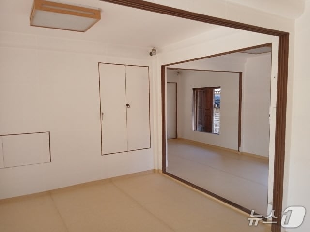 전주한지협동조합이 최근 '창덕궁 연경당 권역 도배공사'를 성공적으로 마무리했다.(전주시 제공, 재판매 및 DB 금지)/뉴스1