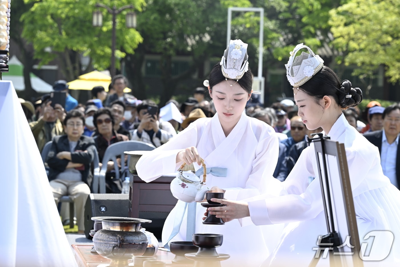 1일 오전 10시 전북 남원시에서 '춘향제향'이 봉행됐다. 이번 제향엔 역대 및 올해 춘향들이 참석해 의미를 더했다.(남원시 제공. 재판매 및 DB금지)/뉴스1 