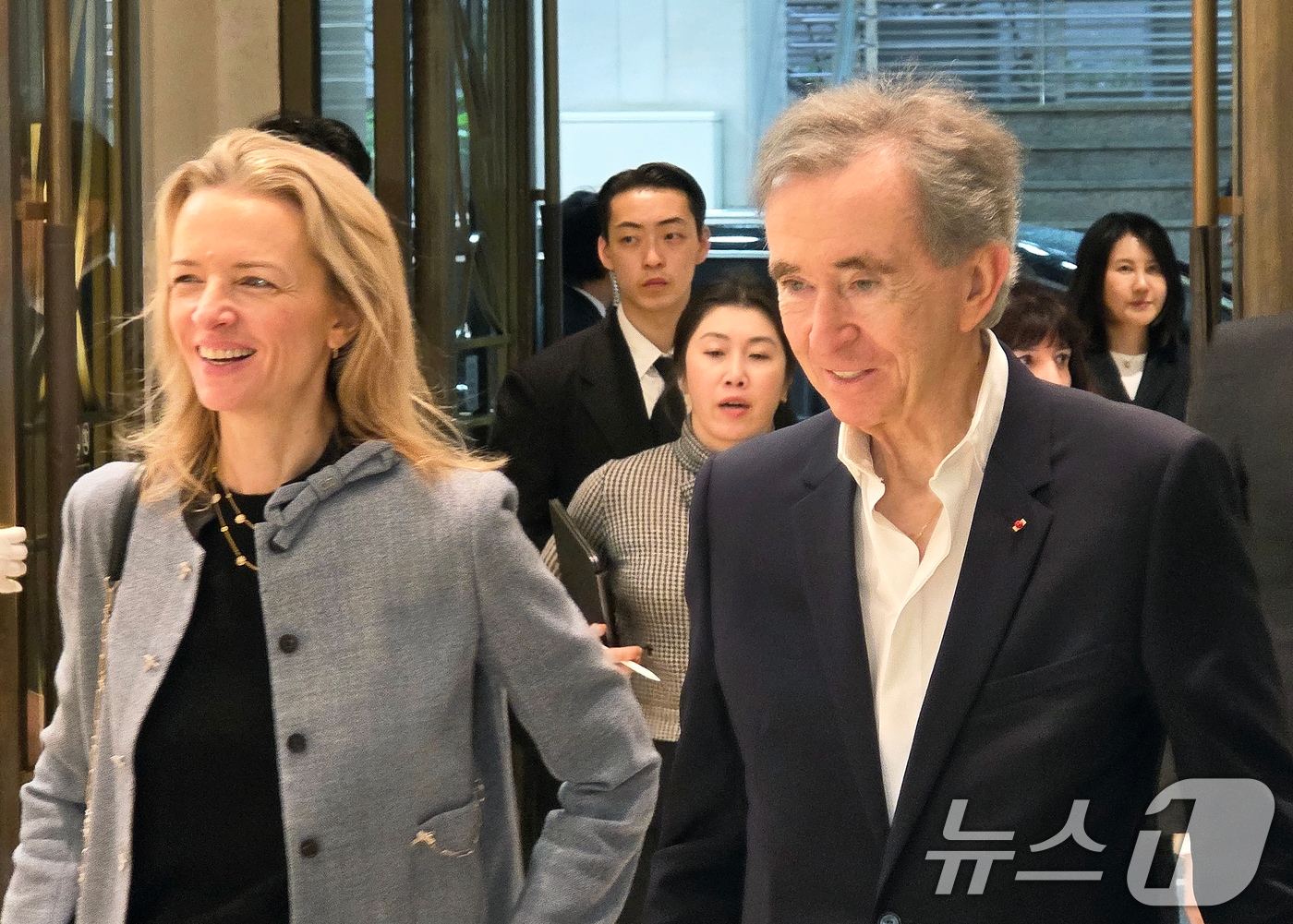 신세계 이어 롯데 찾은 아르노 LVMH 회장