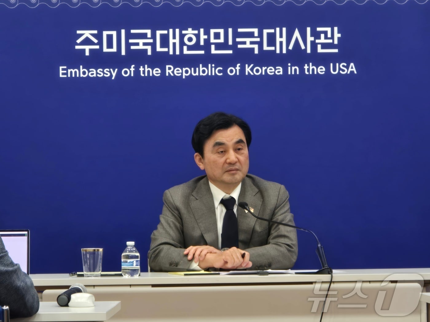 안규백 국방부 장관이 12일(현지시간) 미국 워싱턴DC 주미대사관에서 열린 한국 특파원단과 기자 간담회에서 질문에 답하고 있다. 2026.05.12. ⓒ 뉴스1 류정민 특파원