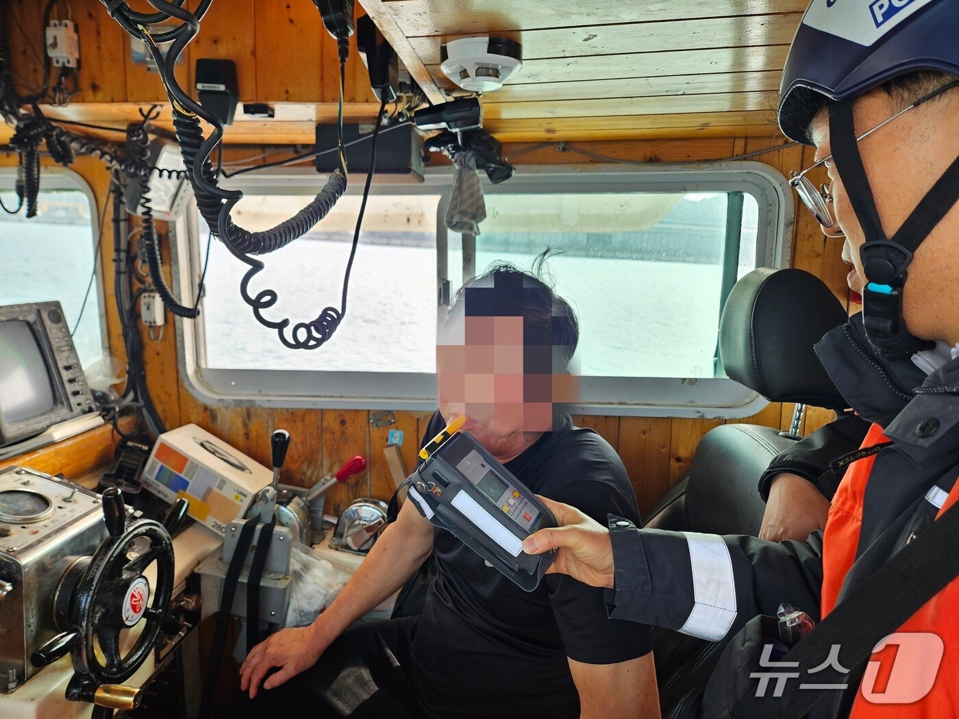 음주운항 단속 현장. (해양경찰청 제공/뉴스1)