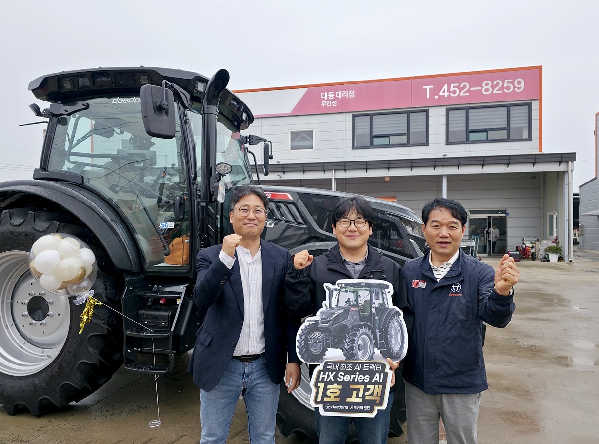 "농업 피지컬 AI 상용화 시동"…대동, AI 트랙터 1호기 인도
