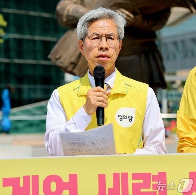 권영국 정의당 대표가 13일이 동대구역 광장에서 기자회견을 열고 발언하고 있다. (정의당 대구시당 제공. 재판매 및 DB 금지) 2026.5.13/뉴스1