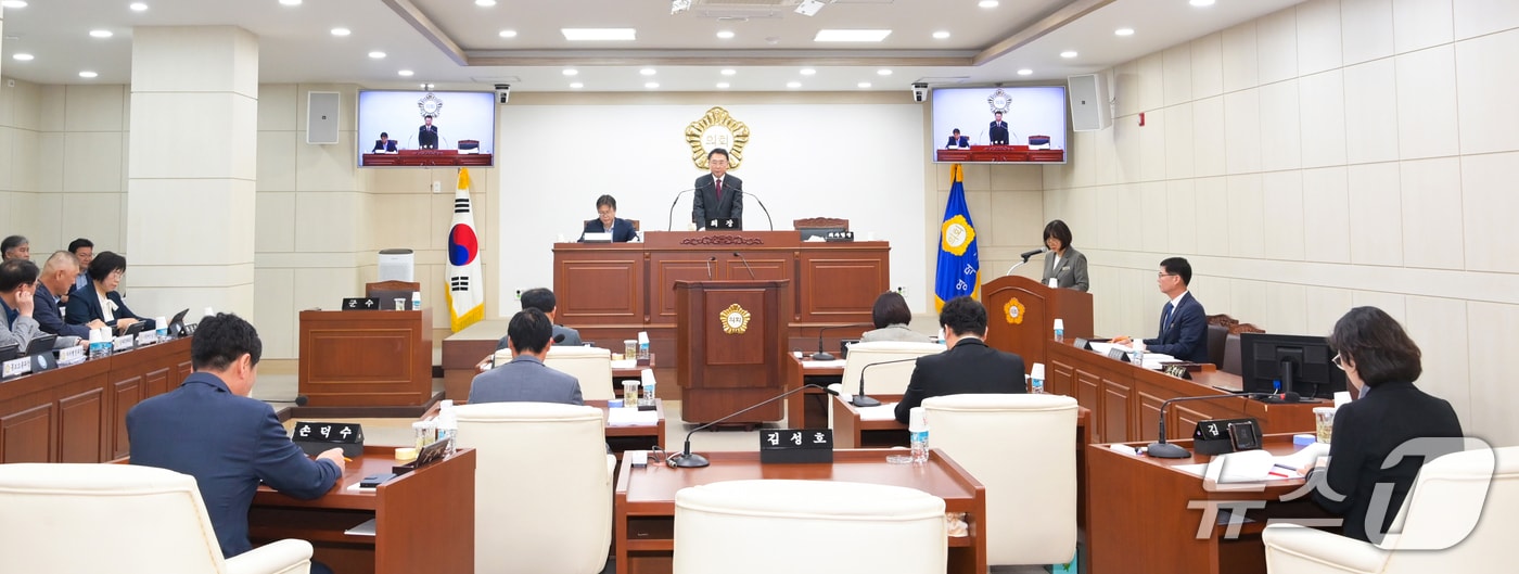 13일 경북 영덕군의회가 임시회에서 민생 안정을 위해 군이 제출한 2026년도 1차 추가경정예산안을 심의 의결했다고 밝혔다. (영덕군의회 제공, 재판매 및 DB금지)2026.5.13/뉴스1