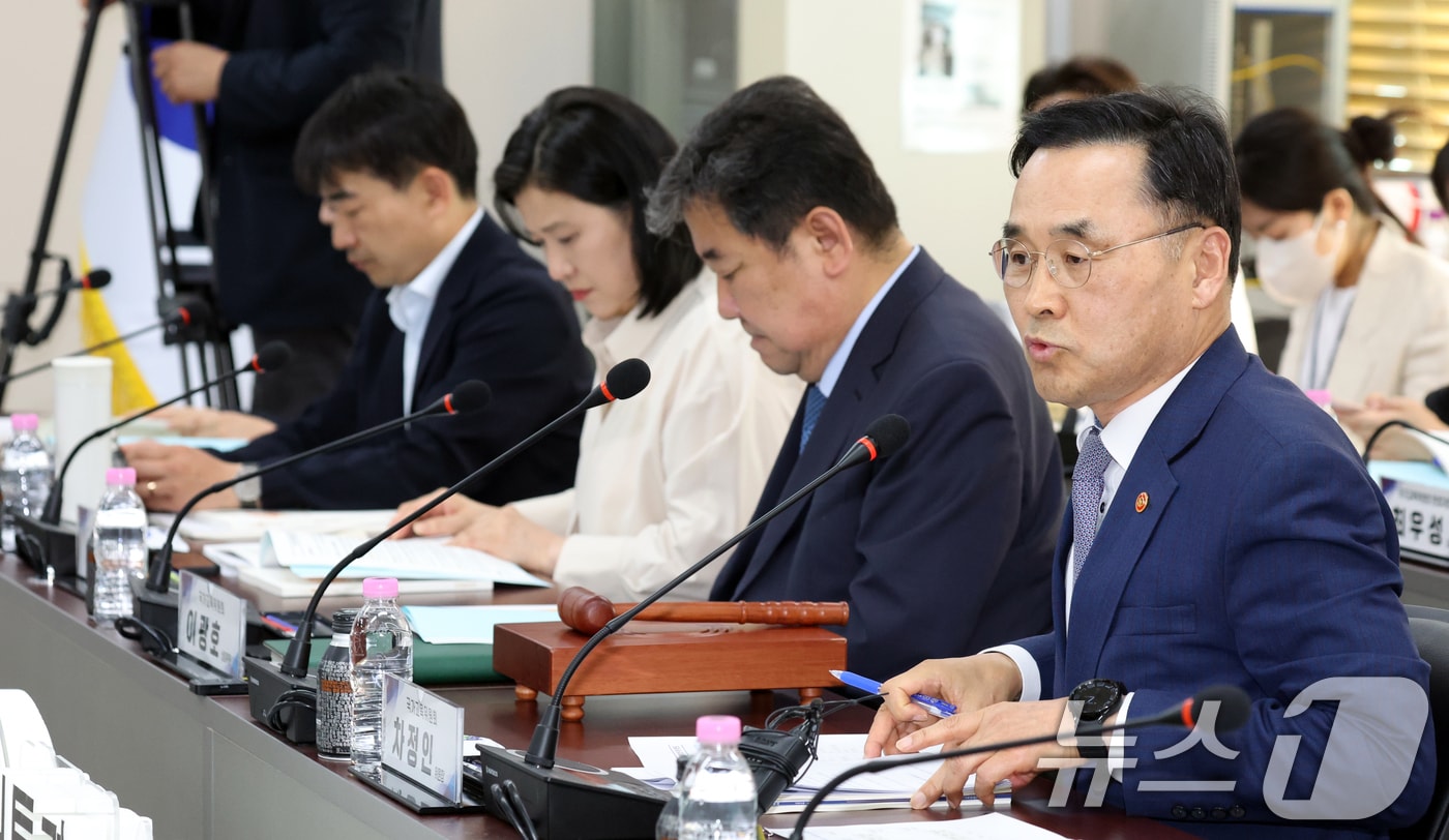차정인 국가교육위원회 위원장이 14일 오후 서울 종로구 세종대로 정부서울청사에서 열린 2026년 제5차 회의에서 모두 발언을 하고 있다. 이날 위원들은 중장기 국가교육발전계획 수립 관련 등을 논의했다. 2026.5.14 ⓒ 뉴스1 김명섭 기자