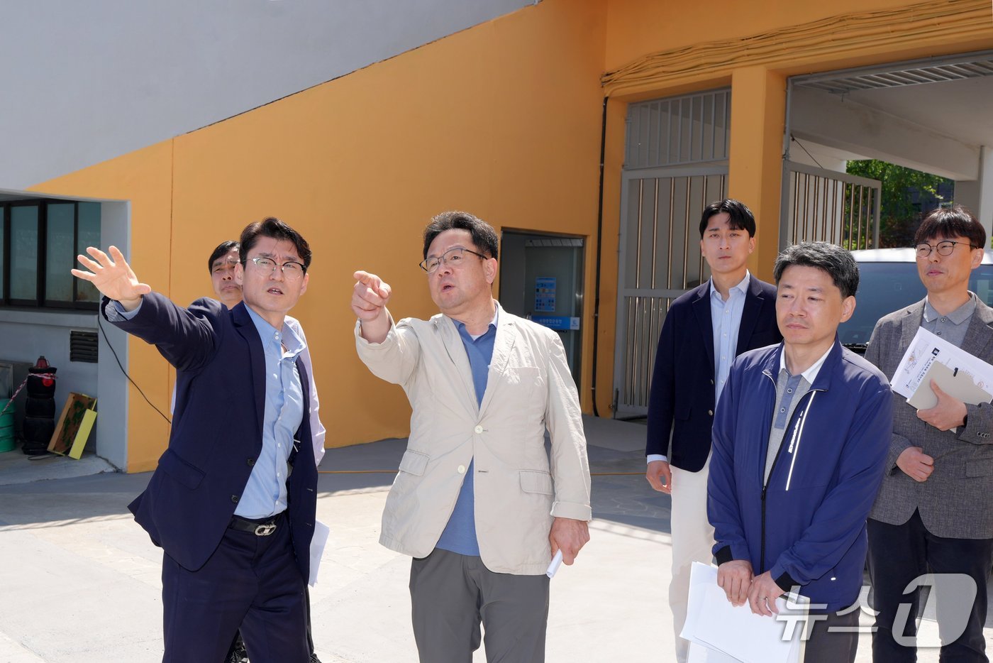 김현수 경기 수원시장 권한대행(제1부시장)이 14일 수원종합운동장 주경기장을 방문해 아시아축구연맹(AFC) 여자 챔피언스리그(AWCL) 파이널라운드 준비 상황을 점검하고 있다. (수원시 제공. 재판매 및 DB 금지) 2026.5.14/뉴스1