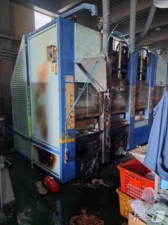 사상구 삼락동 신발자재 제조공장 화재 현장.(부산소방재난본부 제공. 재판매 및 DB 금지)