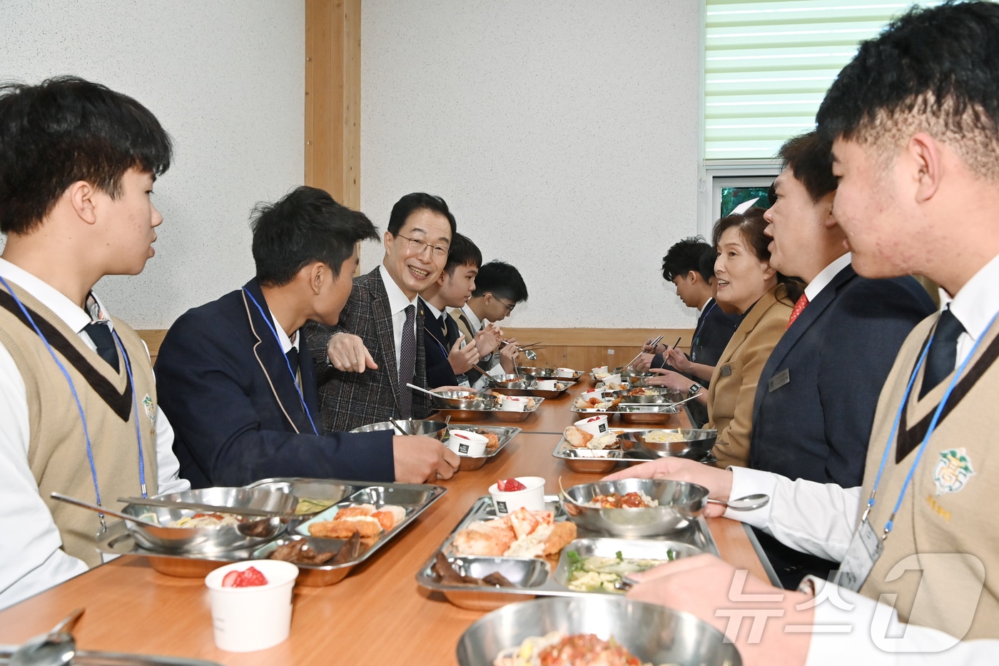 임종식 경북교육감 후보는 17일 학교와 지역이 함께 교육 문제를 해결하는 ‘경북형 교육 거버넌스 구축’ 공약을 발표했다. /뉴스1