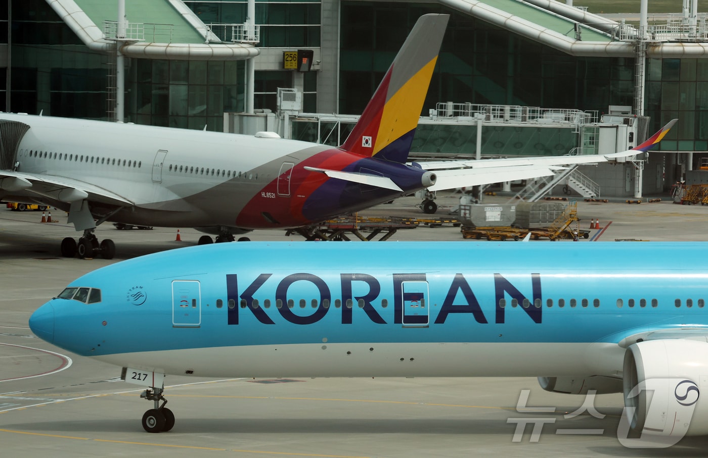 여름휴가 항공권 유류할증료 10만 원 절약법과 공무원 휴가 확대 완벽 정리