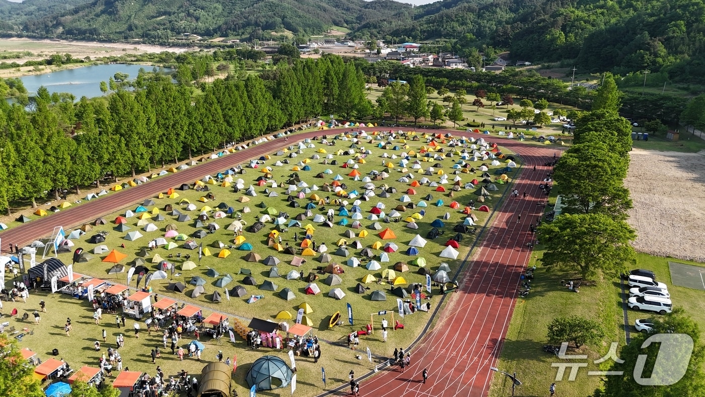 전북 진안군에사 국내 최대 규모 백패킹 대회인 'OTT 파인드(On The Trail Find)'가 주천면 일원에서 열렸다.(진안군제공, 재판매 및 DB금지)2026.5.18/뉴스1