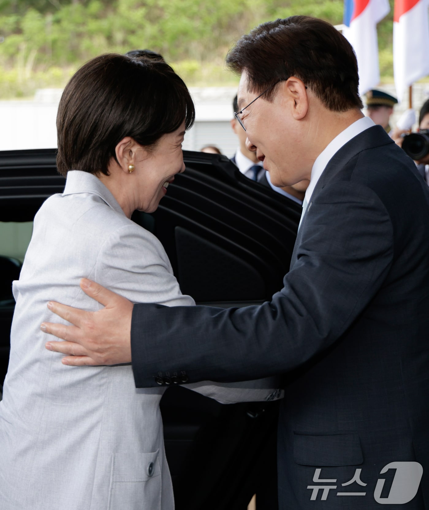 이재명 대통령이 19일 경북 안동의 한 호텔에서 방한한 다카이치 사나에 일본 총리를 영접하고 있다. (청와대통신사진기자단) 2026.5.19 ⓒ 뉴스1 허경 기자