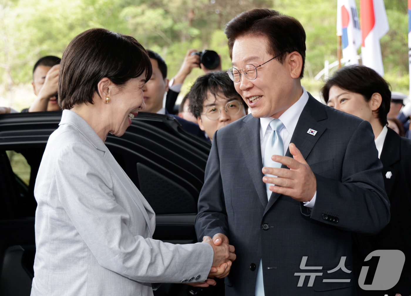 이재명 대통령이 19일 경북 안동의 한 호텔에서 방한한 다카이치 사나에 일본 총리를 영접하고 있다. (청와대통신사진기자단) 2026.5.19 ⓒ 뉴스1 허경 기자