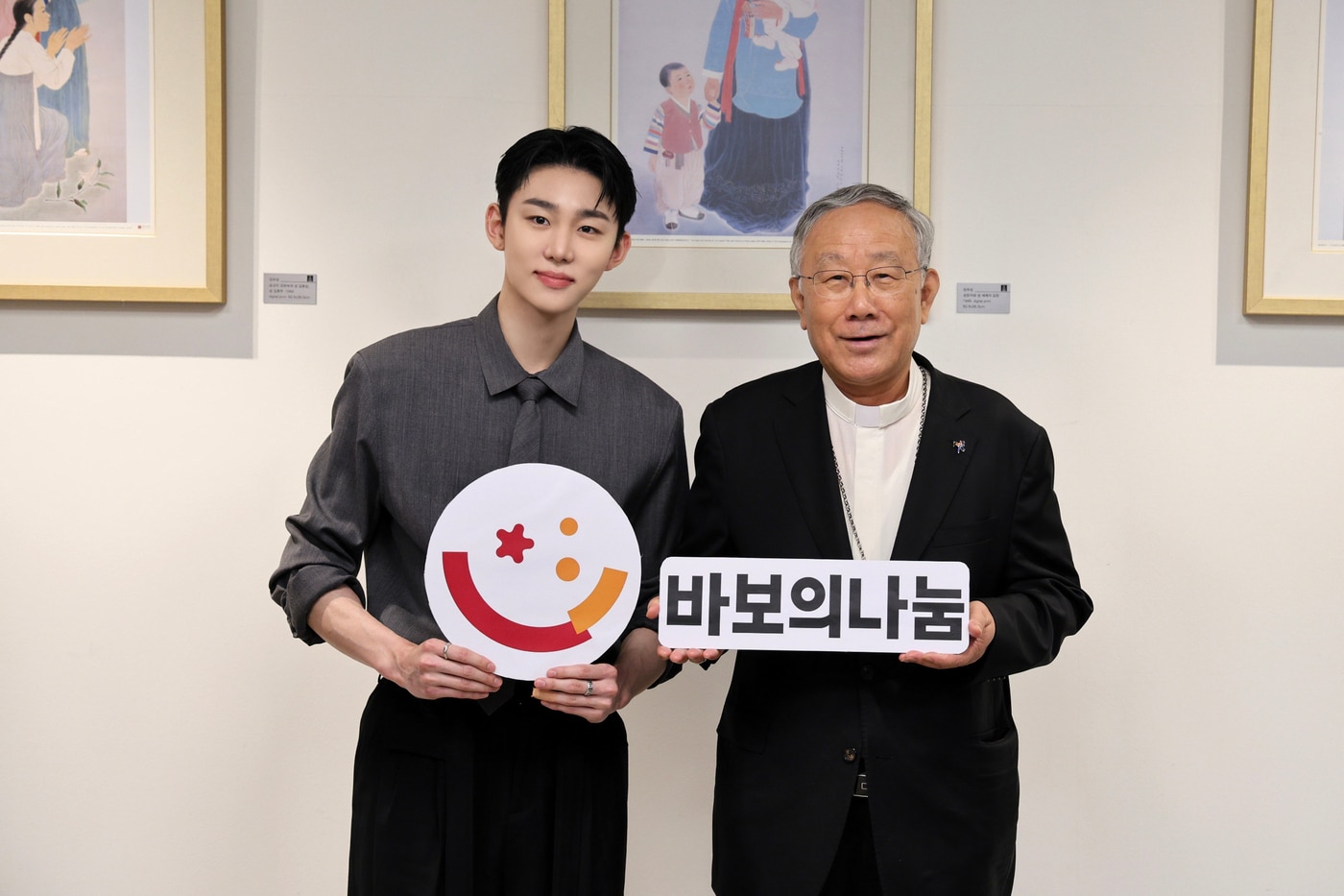 배우 서범준(왼쪽), 구요비 주교/ 사진제공=바보의나눔
