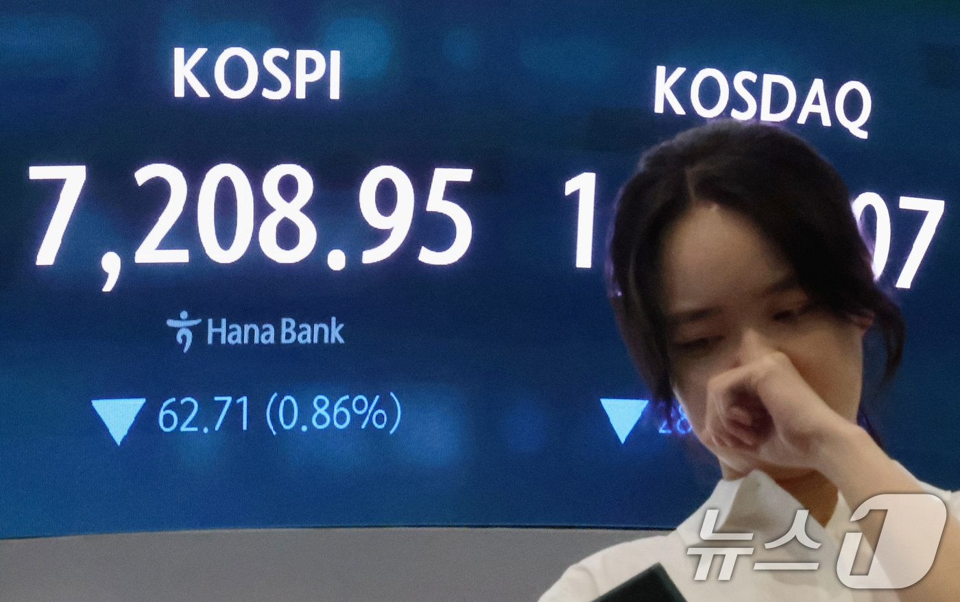 환율 1520원 돌파 초읽기, 올해만 24차례 1500원선..."상방 압력 지속" - 뉴스 썸네일 이미지