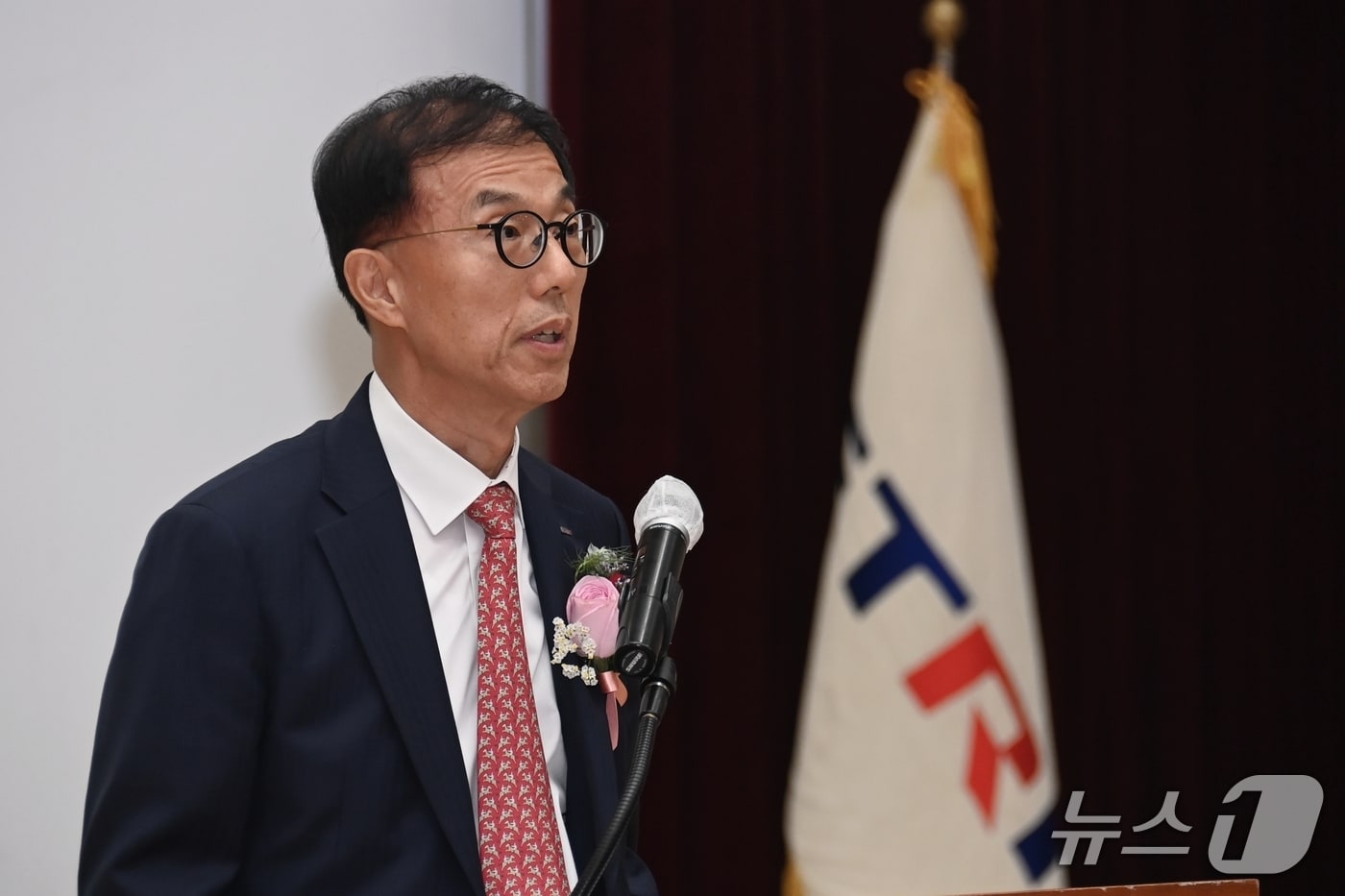 박세웅 한국전자통신연구원(ETRI) 제11대 원장이 20일 원내 7동 대강당에서 열린 취임식에서 취임사를 하고 있다.(ETRI 제공) /뉴스1
