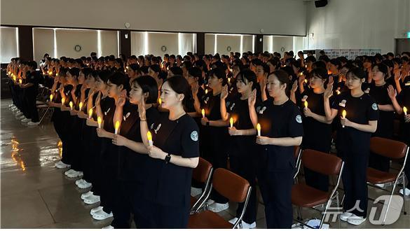 강릉영동대학교는 22일 오후 대학본부 3층 대강당에서 '2026학년도 제62회 나이팅게일 선서식'을 열었다.(강릉영동대 제공, 재판매 및 DB 금지) 2026.5.22/뉴스1