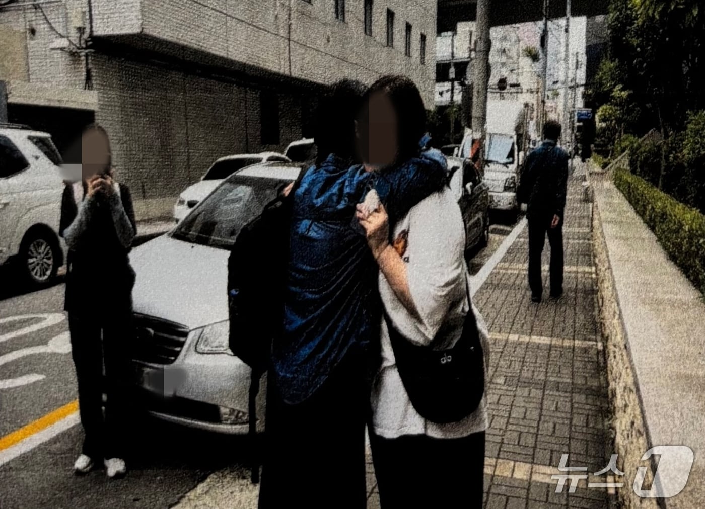 50년 만에 이복동생과 상봉한 미국 입양인 A 씨. (경찰 제공. 재판매 및 DB금지)
