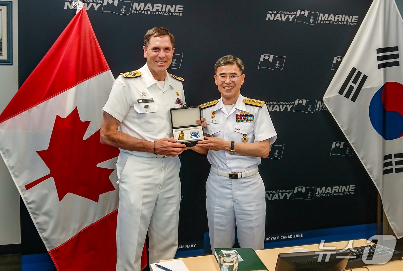 ROK Navy Chief Holds Bilateral Talks with Incoming Canadian Vice Chief of Defence Staff
