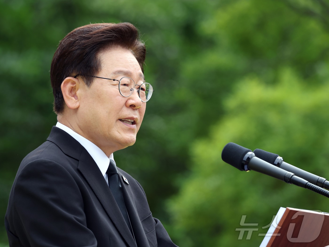 이재명 대통령이 23일 경남 김해시 봉하마을에서 열린 노무현 전 대통령 서거 17주기 추도식에서 추도사를 하고 있다. 2026.5.23 ⓒ 뉴스1 황기선 기자