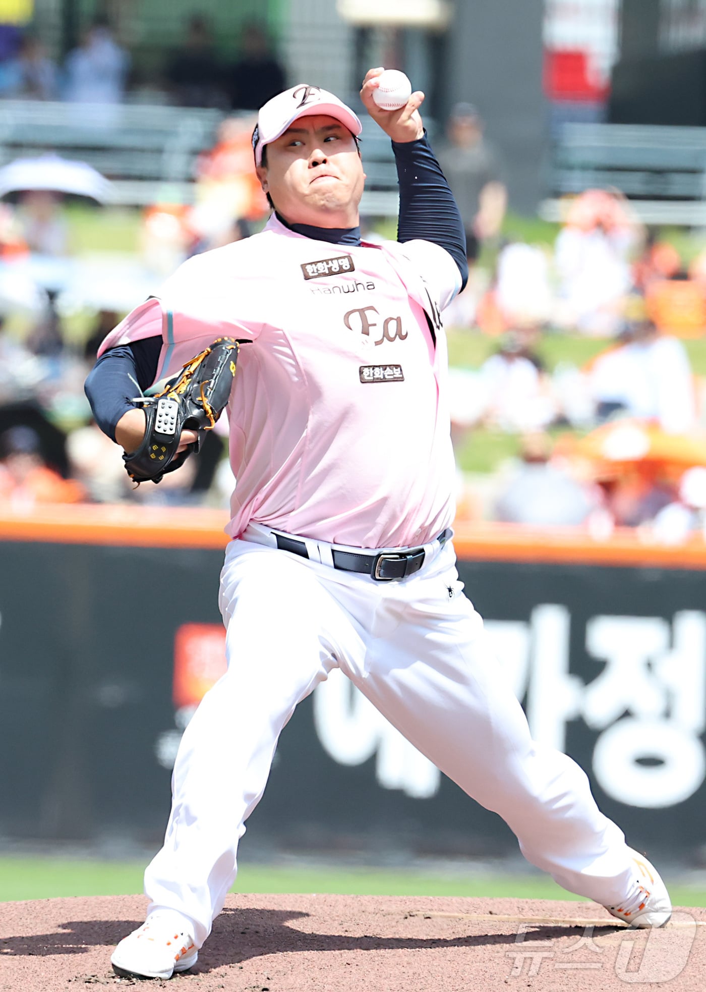 24일 대전 한화생명볼파크에서 열린 2026 신한 SOL KBO리그 두산 베어스와와 한화 이글스의 경기에서 한화 류현진이 선발 투구하고 있다. 2026.5.24 ⓒ 뉴스1 김기남 기자