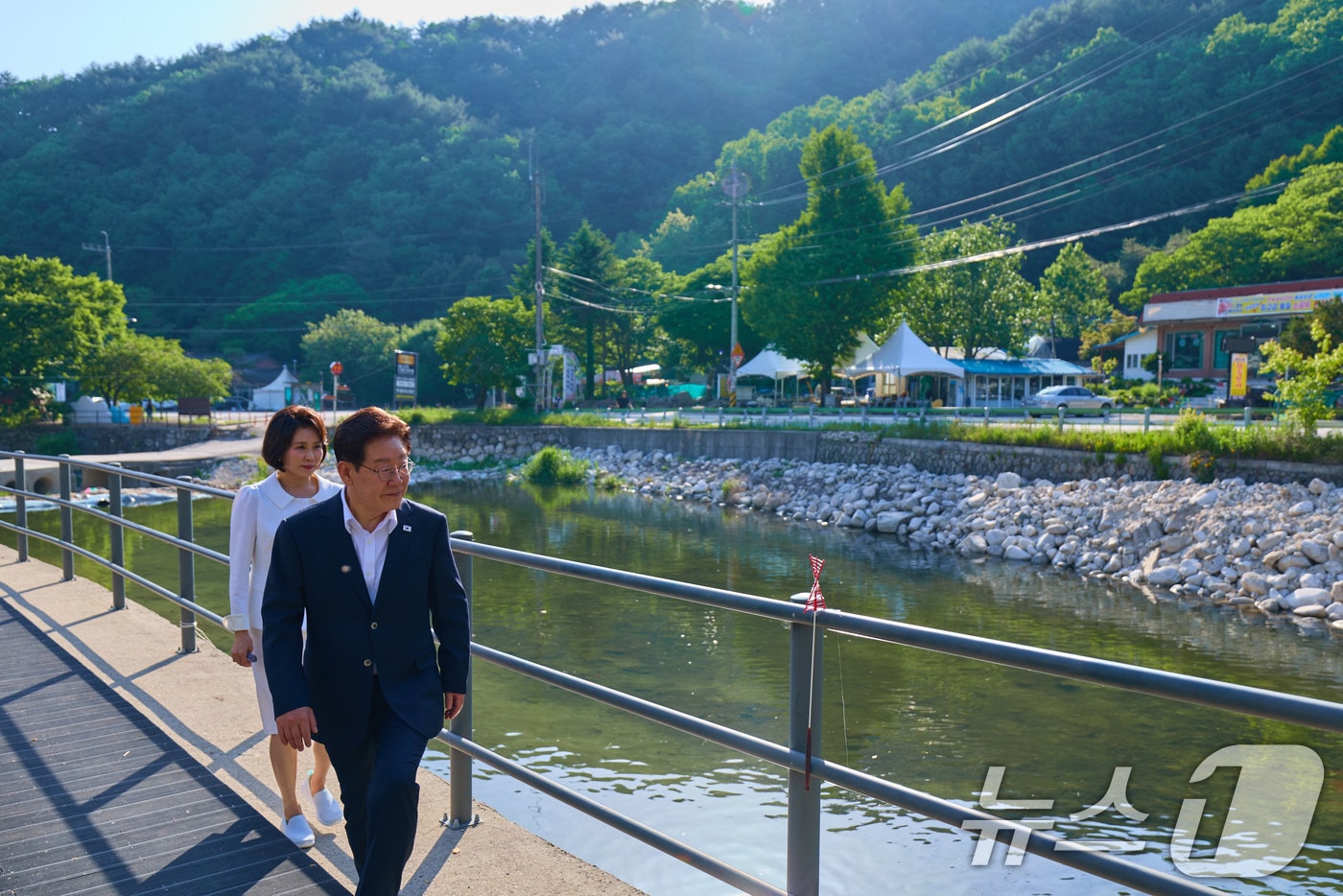 이 대통령, 포천 백운계곡 방문... 시민들 "자릿