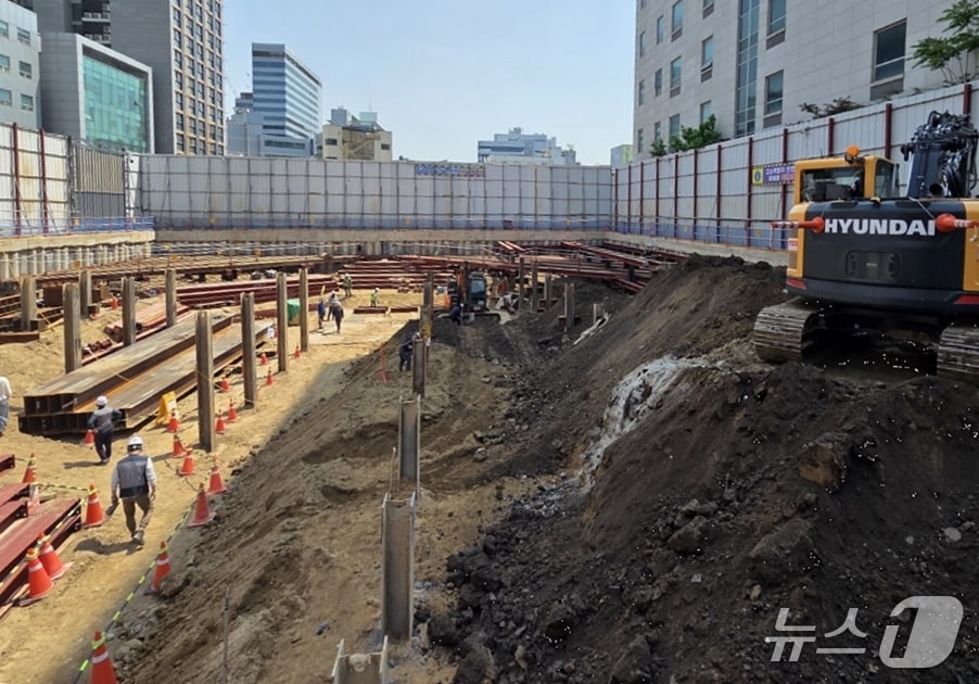 굴착공사장 흙막이 및 굴착부 안전관리 상태 점검 현장 사진.(서울시 제공)