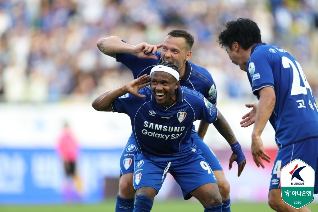 K리그2 수원, 천안시티 3-2 승리로 2위 도약