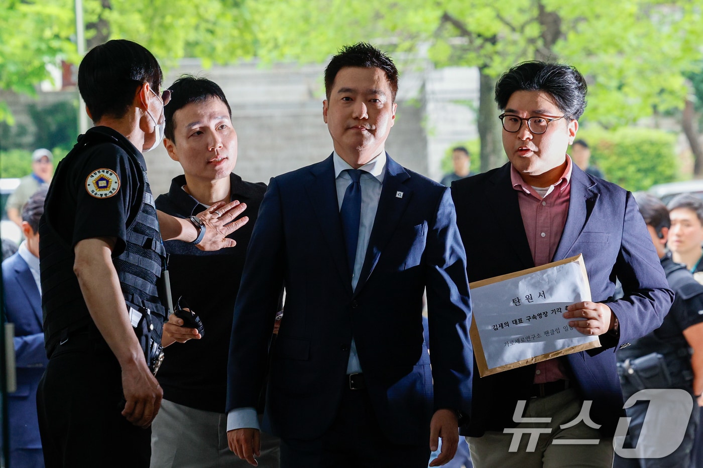 영장심사 출석한 가로세로연구소 대표 관련 보도 사진