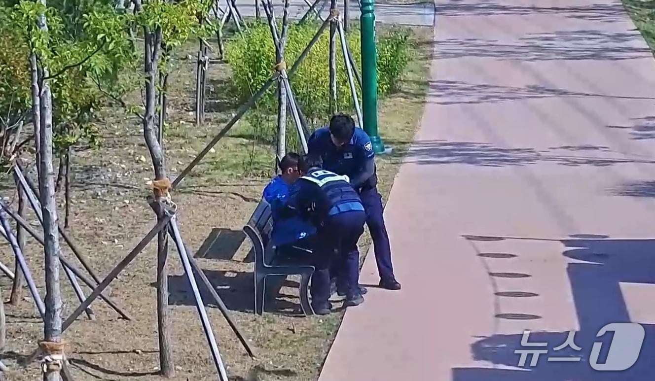 지난 17일 오후 3시 31분께 울산 북구 실종자가 CCTV관제센터에 발견된 현장 모습.(울산 북구 제공. 재판매 및 DB금지)/뉴스1