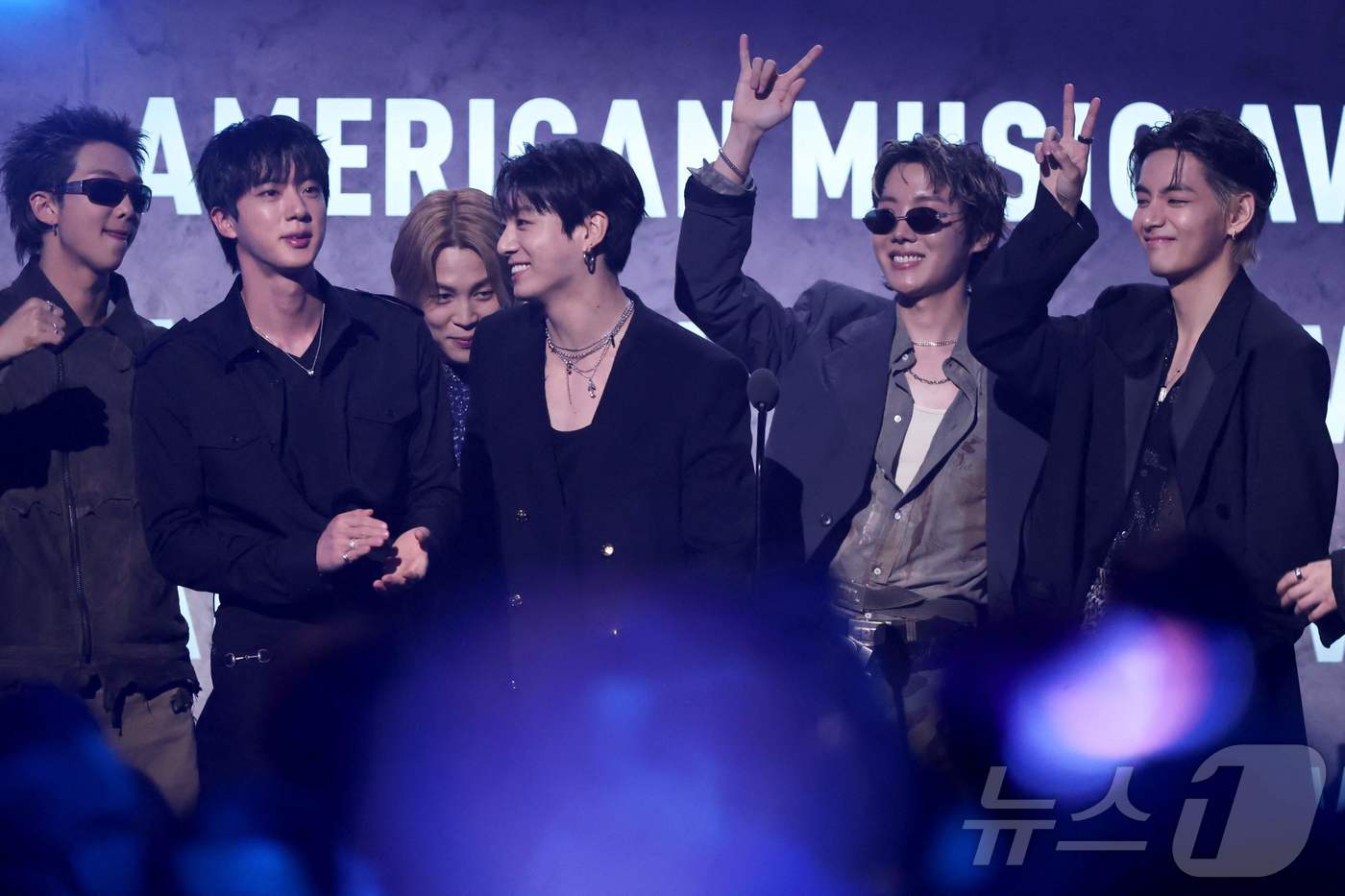 '2026 AMA'에서 대상 포함 3관왕을 차지한 BTS ⓒ AFP=뉴스1