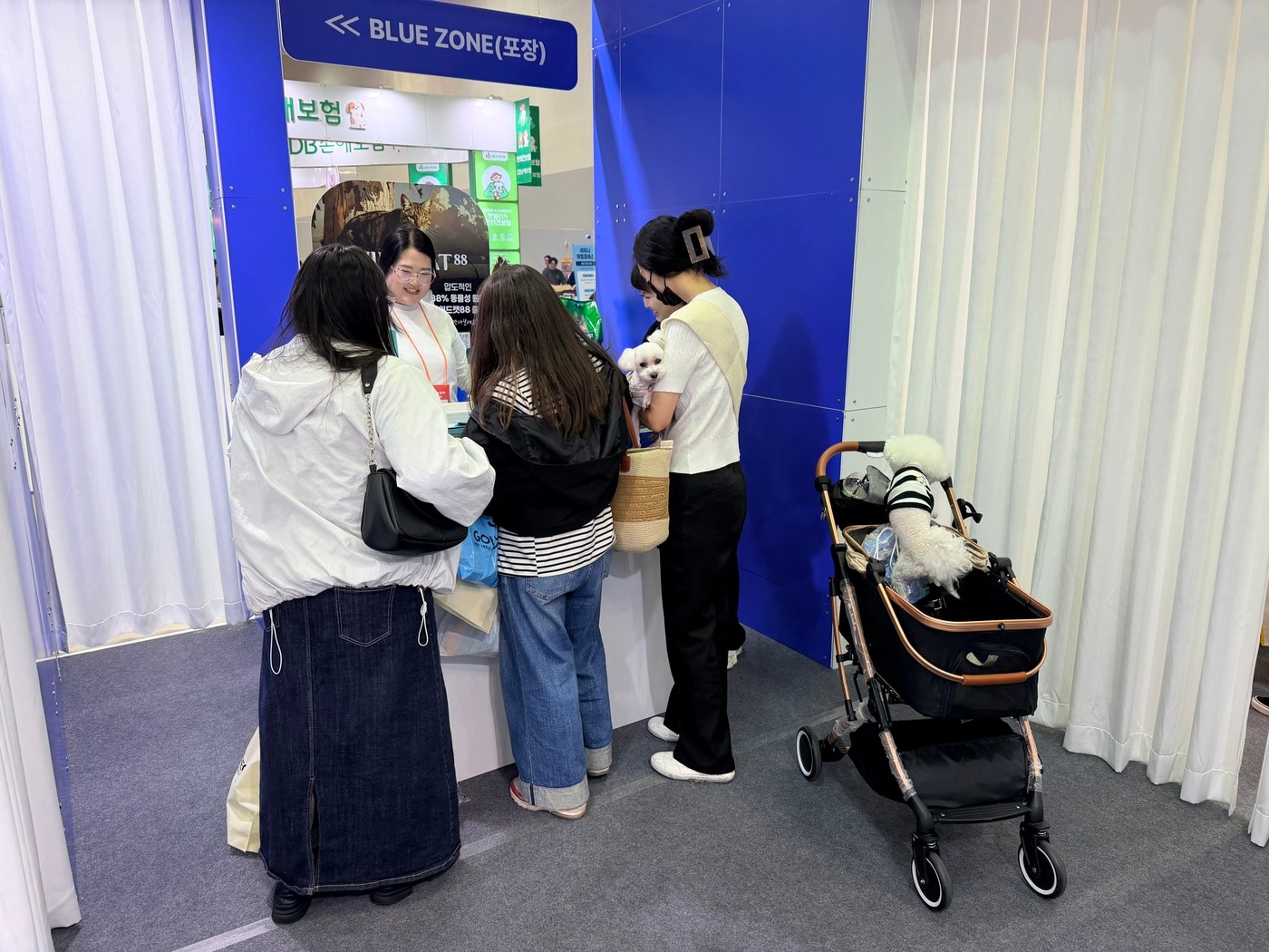 "사료 제조 과정 공개"...우리와, 메가주 일산서 '펫푸드 키친' 운영 - 뉴스 썸네일 이미지