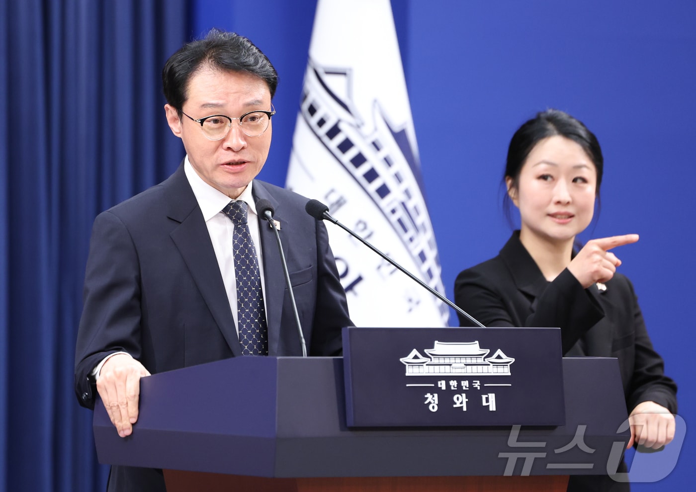 이규연 홍보소통수석이 27일 청와대 춘추관에서 대통령 취임1주년 기자회견 관련 브리핑을 하고 있다. 2026.5.27 ⓒ 뉴스1 허경 기자