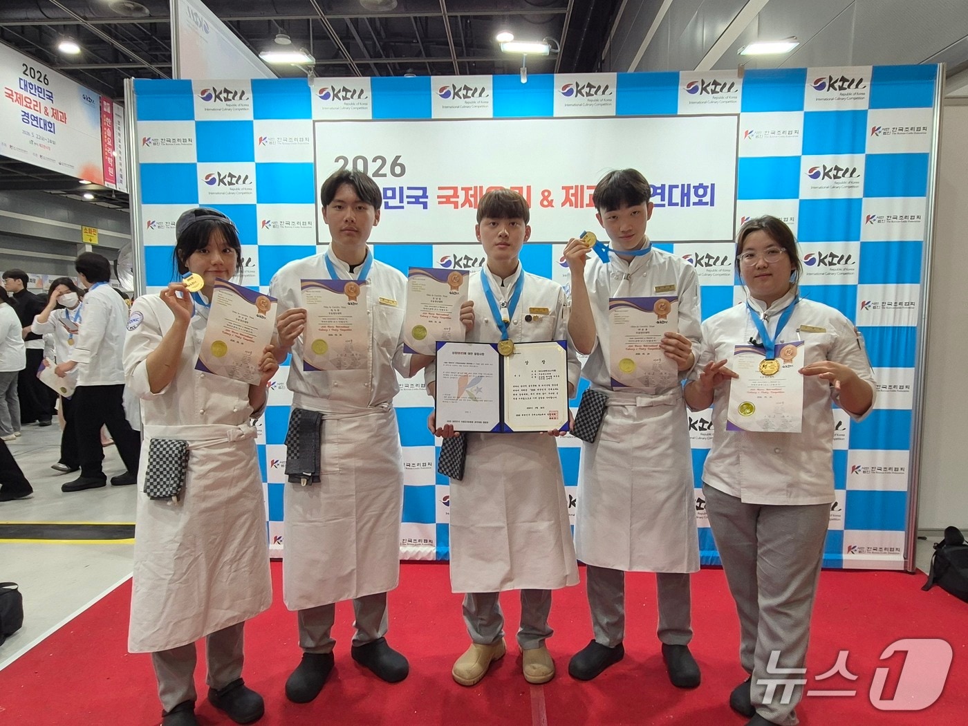 우송정보대학 외식조리학부는 '2026 대한민국 국제요리&제과경연대회'에서 대상과 금상을 동시에 수상했다.(우송정보대학 제공.재판매 및 DB금지)/뉴스1