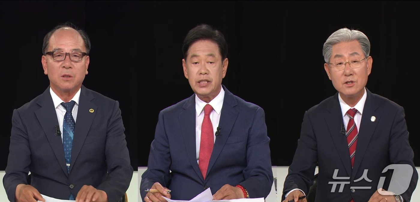 의령군수 선거에 출마한 손태영 더불어민주당 후보, 강원덕 국민의힘 후보, 오태완 무소속 후보가 28일 KBS 창원방송총국에서 열린 법정 TV 토론에 참석해 있다.(KBS 창원방송총국 유튜브 생중계 갈무리. 재편집.)