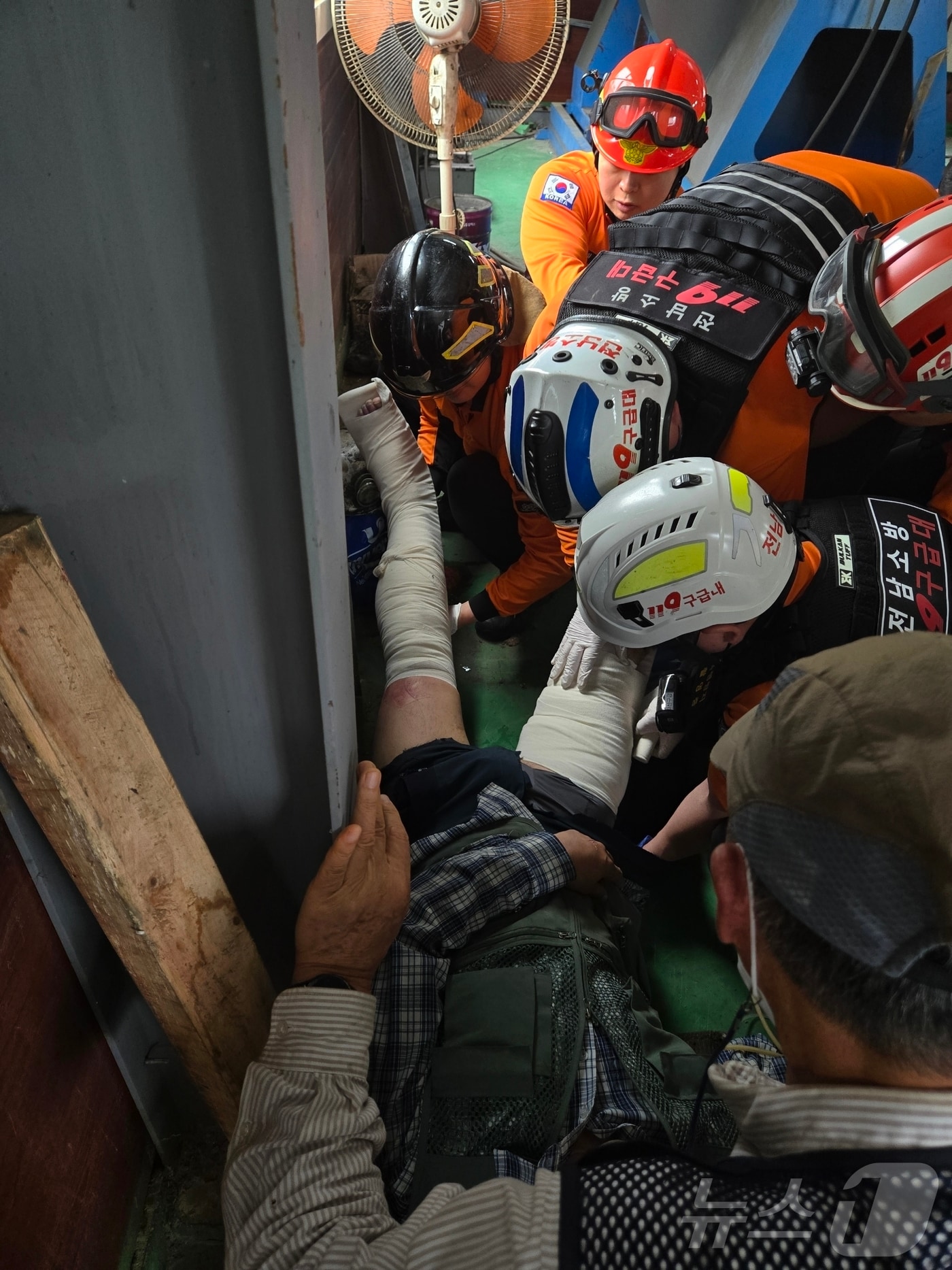 28일 오후 2시 6분쯤 전남 함평군 해보면 한 공장에서 인부가 공장 작업 중 부상을 당했다. (전남소방본부 제공. 재배포 및 DB 금지) 