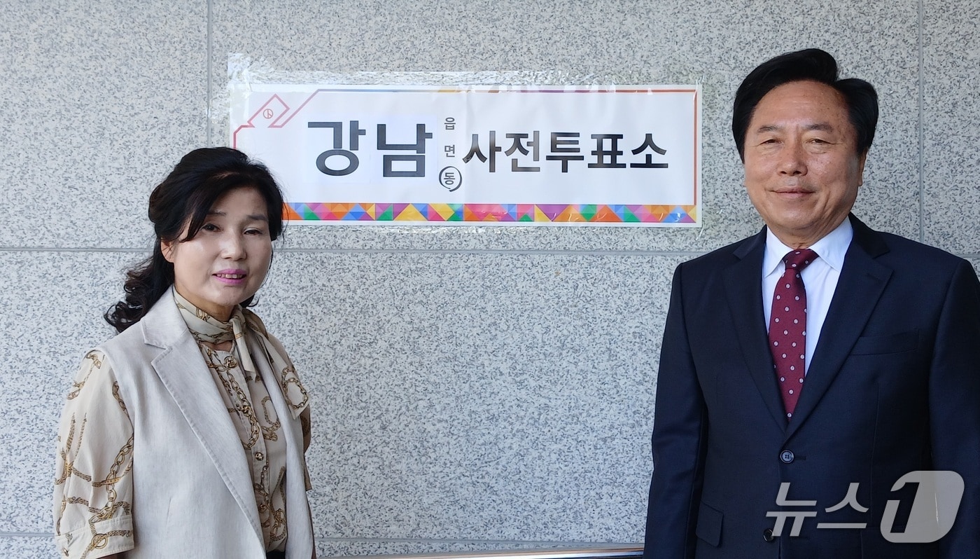 29일 오전 9시 권기창 안동시장 후보가 배우자 황순녀 씨와 함께 안동시 강남동행정복지센터를 찾아 투표했다. (권기창 후보 제공. 재판매 및 DB 금지)2026.5.29/뉴스1