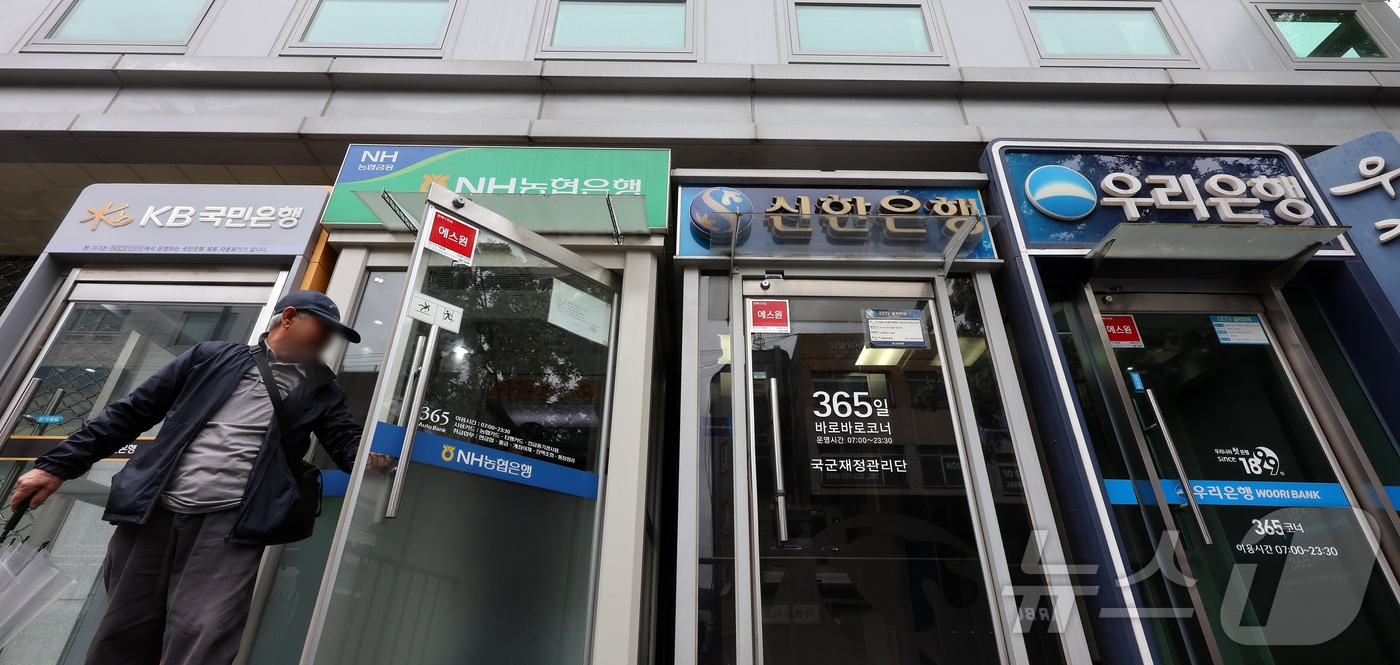 Corporate Loans Hit 868.8 Trillion Won as Demand Deposits Surge 14 Trillion Won