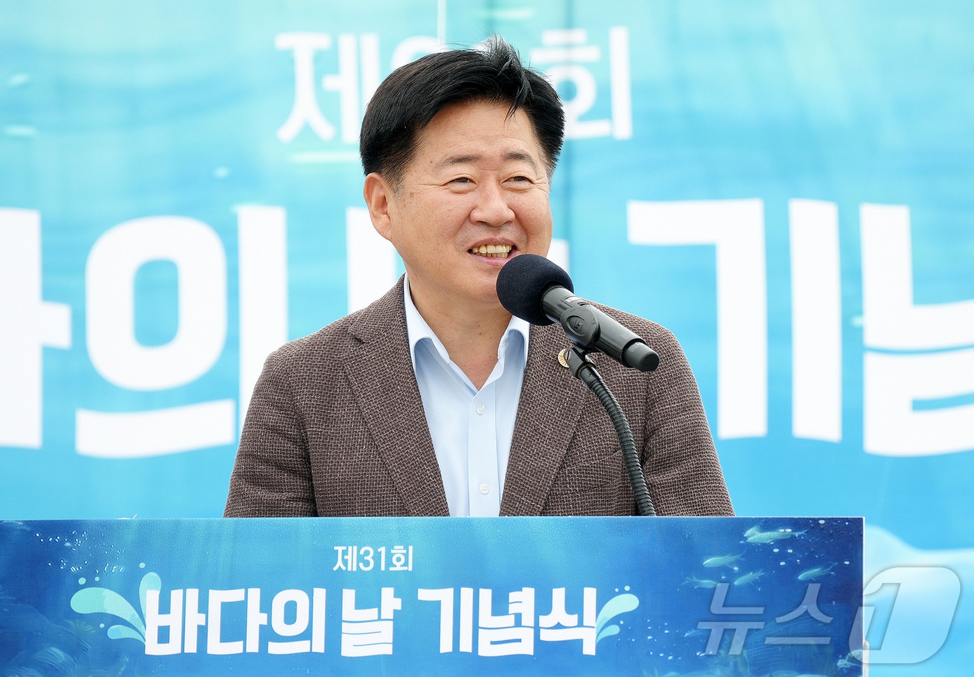오영훈 제주도지사가 지난달 27일 제주시 함덕해수욕장에서 열린 제31회 바다의 날 기념식에서 기념사를 하고 있다.(제주특별자치도 제공, 재판매 및 DB 금지) ⓒ 뉴스1 오미란 기자
