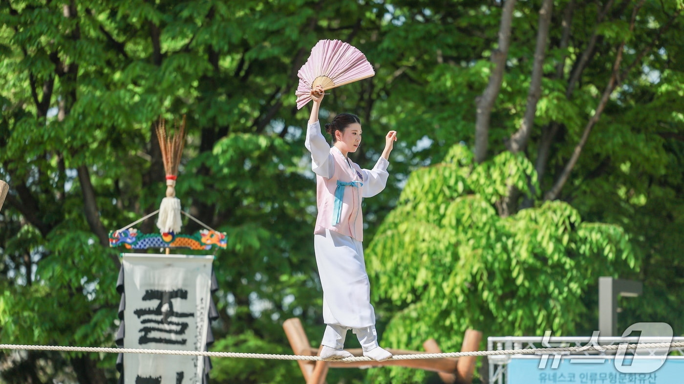 줄타기 공연.(과천시 제공)