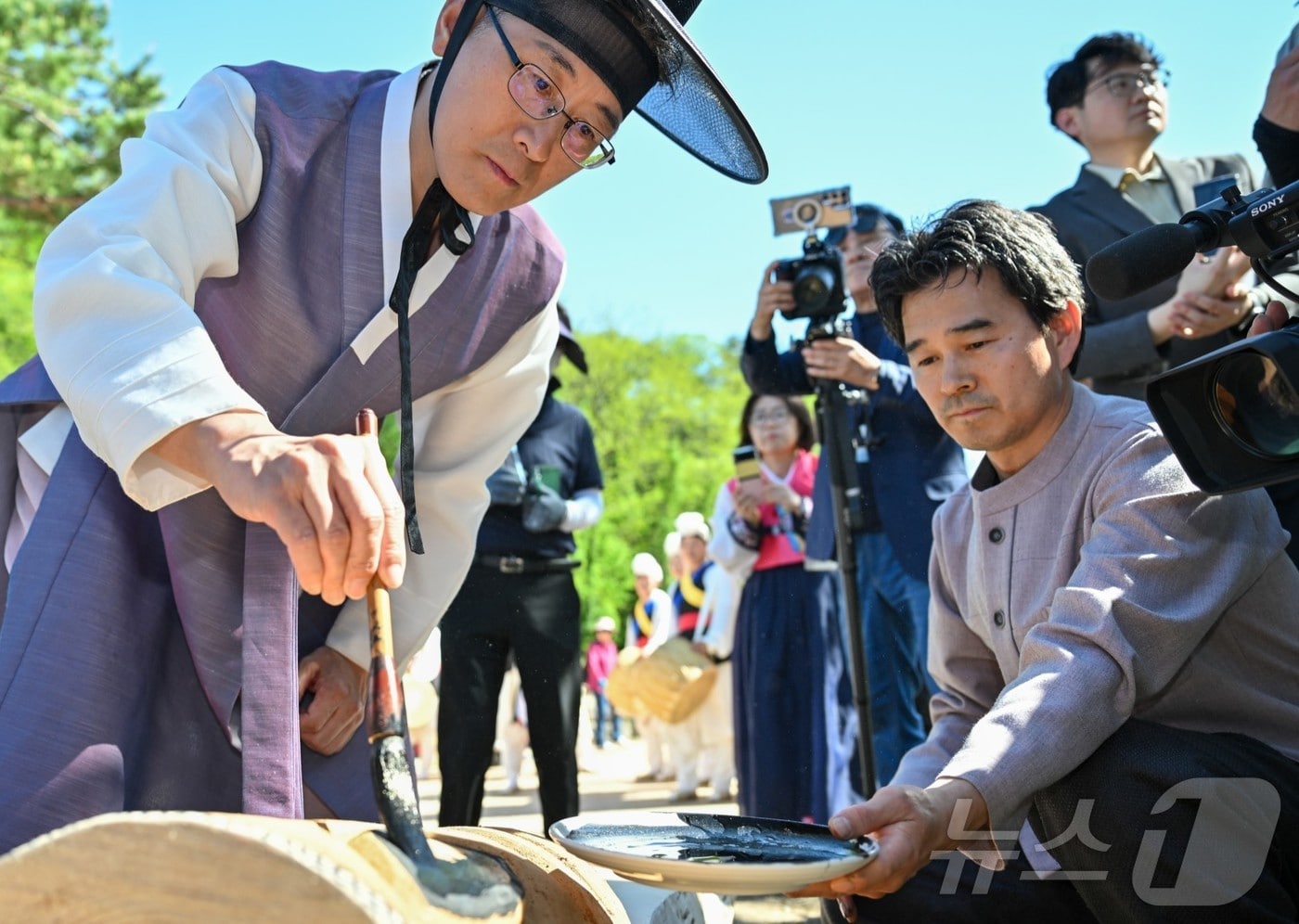 경북, 체류형 관광 전환…5월 축제로 관광객 유치 경북도는 6일 관광 마케팅을 체류형 중심으로 전환하고 5월 축제를 통해 관광객 유치에 나서고 있다. /뉴스1