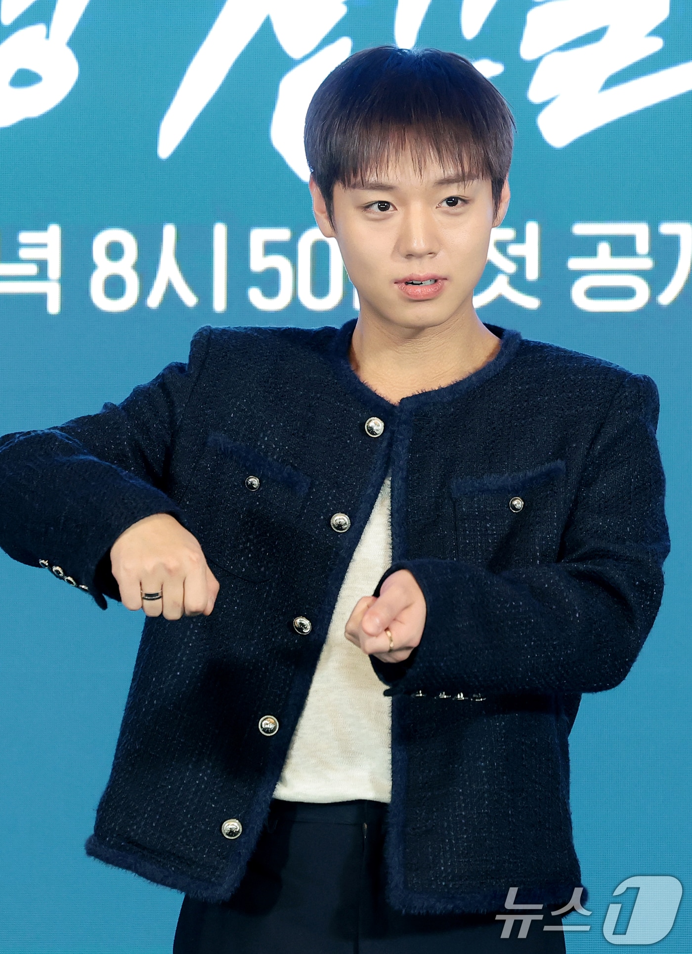 배우 박지훈이 6일 오후 서울 광진구 풀만 앰배서더 서울에서 열린 티빙 오리지널 ‘취사병 전설이 되다’(극본 최룡/연출 조남형) 제작발표회에 참석해 포즈를 취하고 있다. ‘취사병 전설이 되다’는 총 대신 식칼을, 탄띠 대신 앞치마를 두른 이등병 강성재(박지훈 분)가 ‘전설의 취사병’으로 거듭나는 과정을 그린 밀리터리 쿡방 판타지 드라마다. 특히 영화 ‘왕과 사는 남자’로 천만 배우 반열에 오른 박지훈의 차기작으로 뜨거운 관심을 모으고 있다. 2026.5.6 ⓒ 뉴스1 권현진 기자