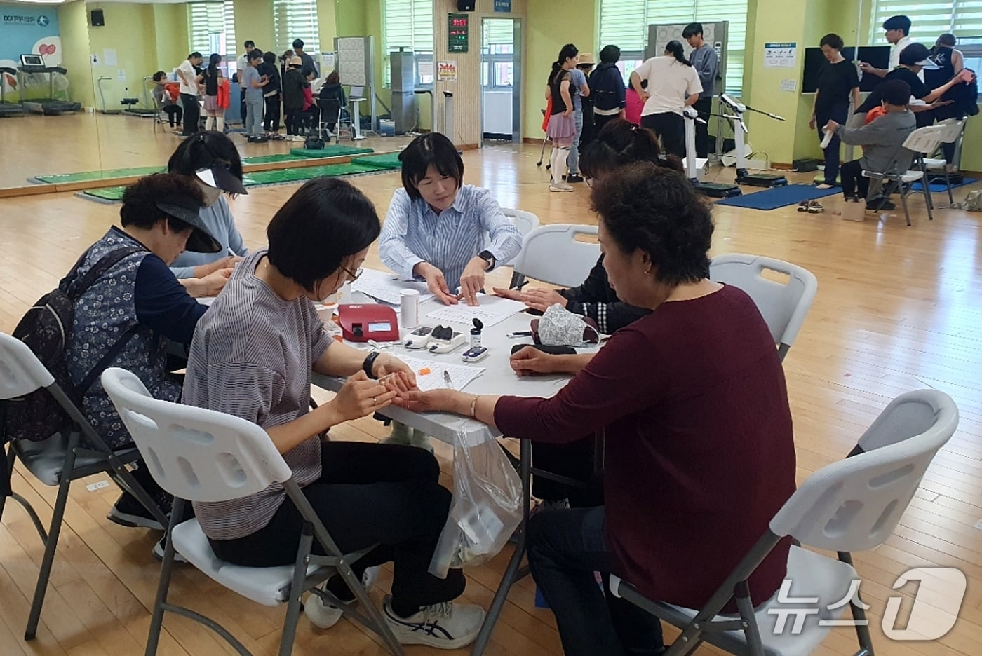 증평 체력증진교실 사전 건강검진.(증평군 제공. 재판매 및 DB금지)/뉴스1