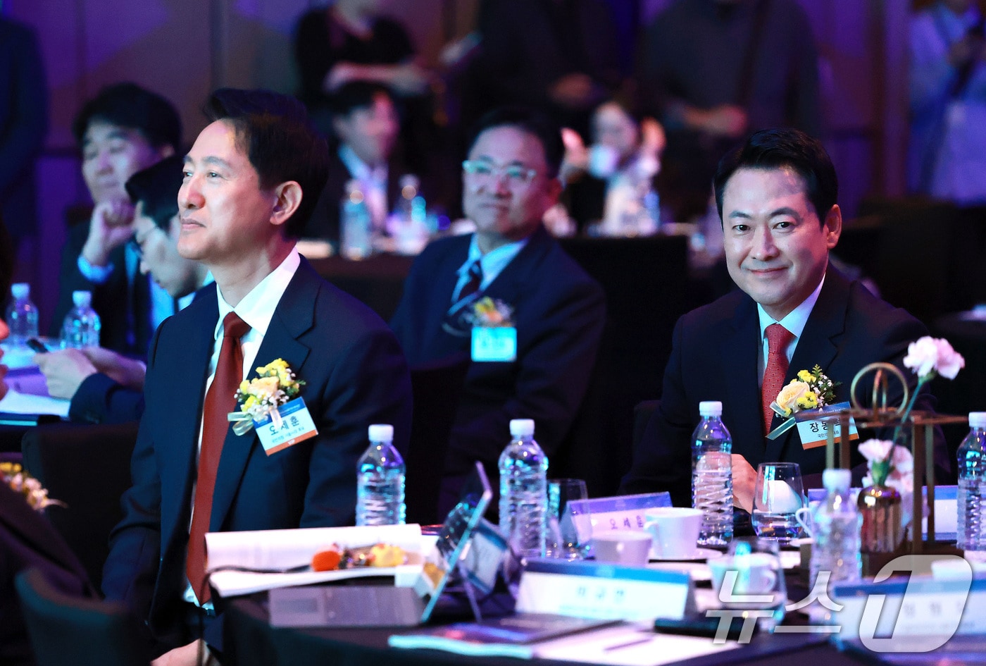 장동혁 국민의힘 대표(오른쪽)와 오세훈 서울시장 후보가 지난 5월 7일 서울 여의도 페어몬트 앰배서더 호텔에서 열린 뉴스1 미래포럼에 자리하고 있다. 2026.5.7 ⓒ 뉴스1 임세영 기자