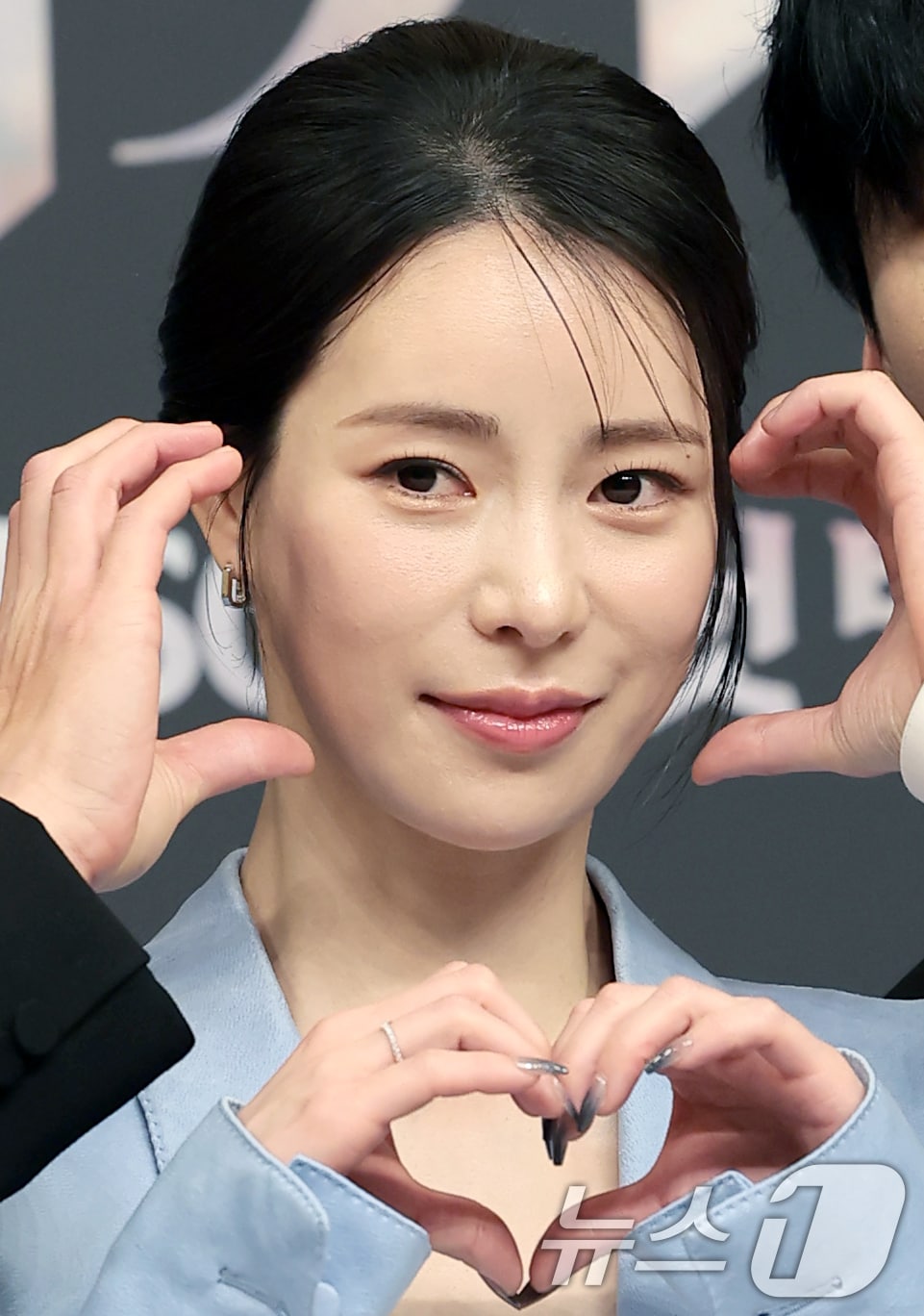 배우 임지연이 7일 서울 양천구 목동SBS에서 열린 SBS 새 금토드라마 '멋진 신세계'(극본 강현주/ 연출 한태섭) 제작발표회에 참석해 포즈를 취하고 있다. '멋진 신세계'는 희대의 조선 악녀 영혼이 씌어 '악질'로 변한 무명배우 신서리(임지연 분)와 자본주의가 낳은 괴물이라 불리는 악질재벌 차세계(허남준 분)의 일촉즉발 전쟁 같은 로맨스 코미디 드라마다. 2026.5.7 ⓒ 뉴스1 권현진 기자