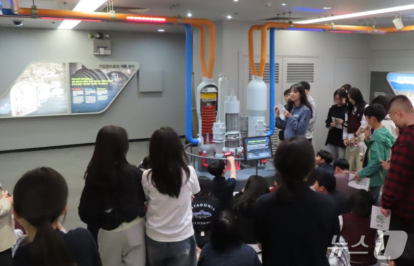6일 새울원자력본부에서 서생중 학생 초청 견학 프로그램이 열리고 있다. (새울본부 제공. 재판매 및 DB 금지) /뉴스1