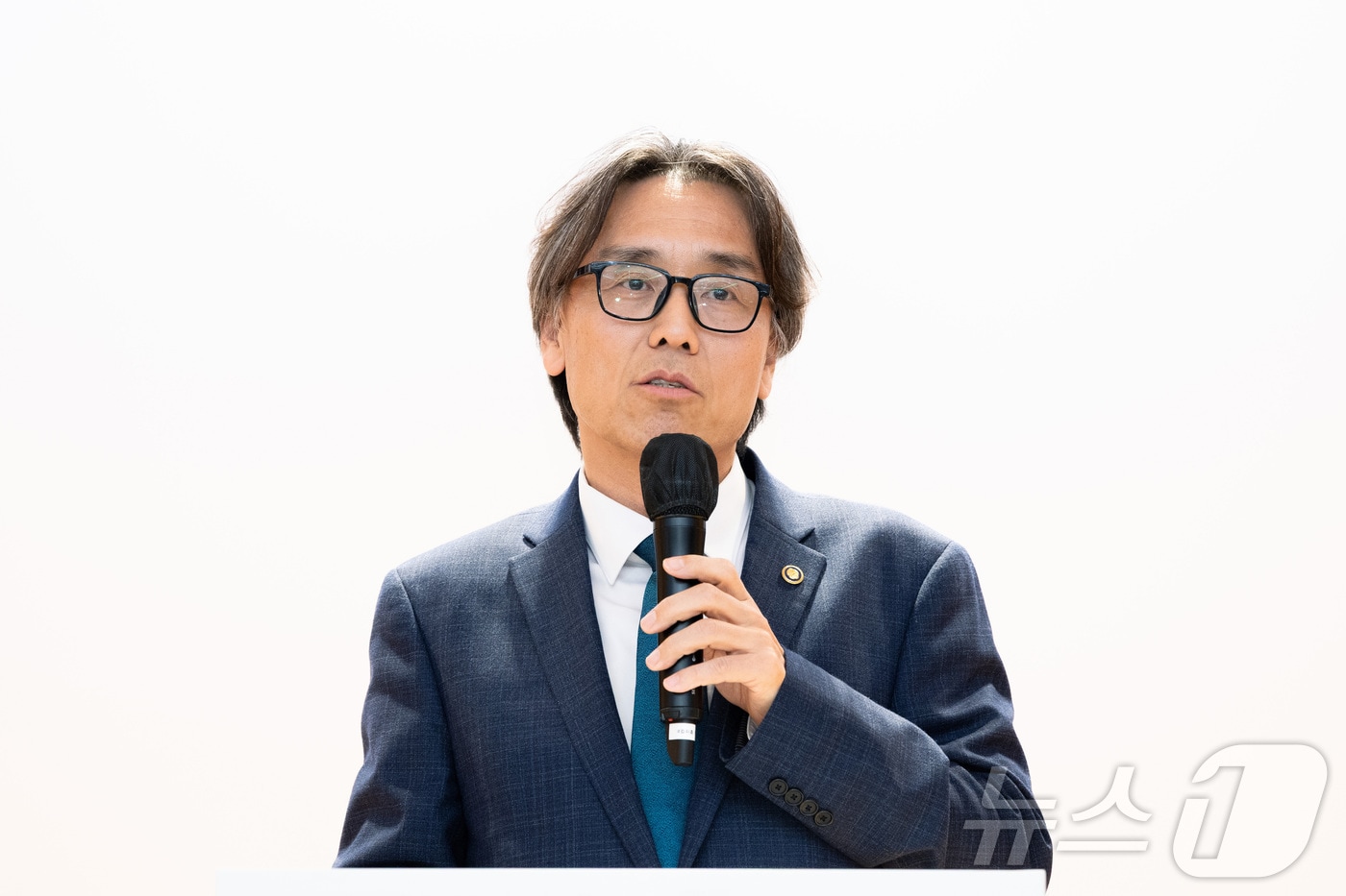 금한승 기후에너지환경부 1차관이 경기도 이천시 SK하이닉스에서 열린 '양양 남대천 수생태계 연속성 회복을 위한 협약식'에서 인사말을 하고 있다. (기후에너지환경부 제공. 재판매 및 DB 금지) 2026.5.7 ⓒ 뉴스1