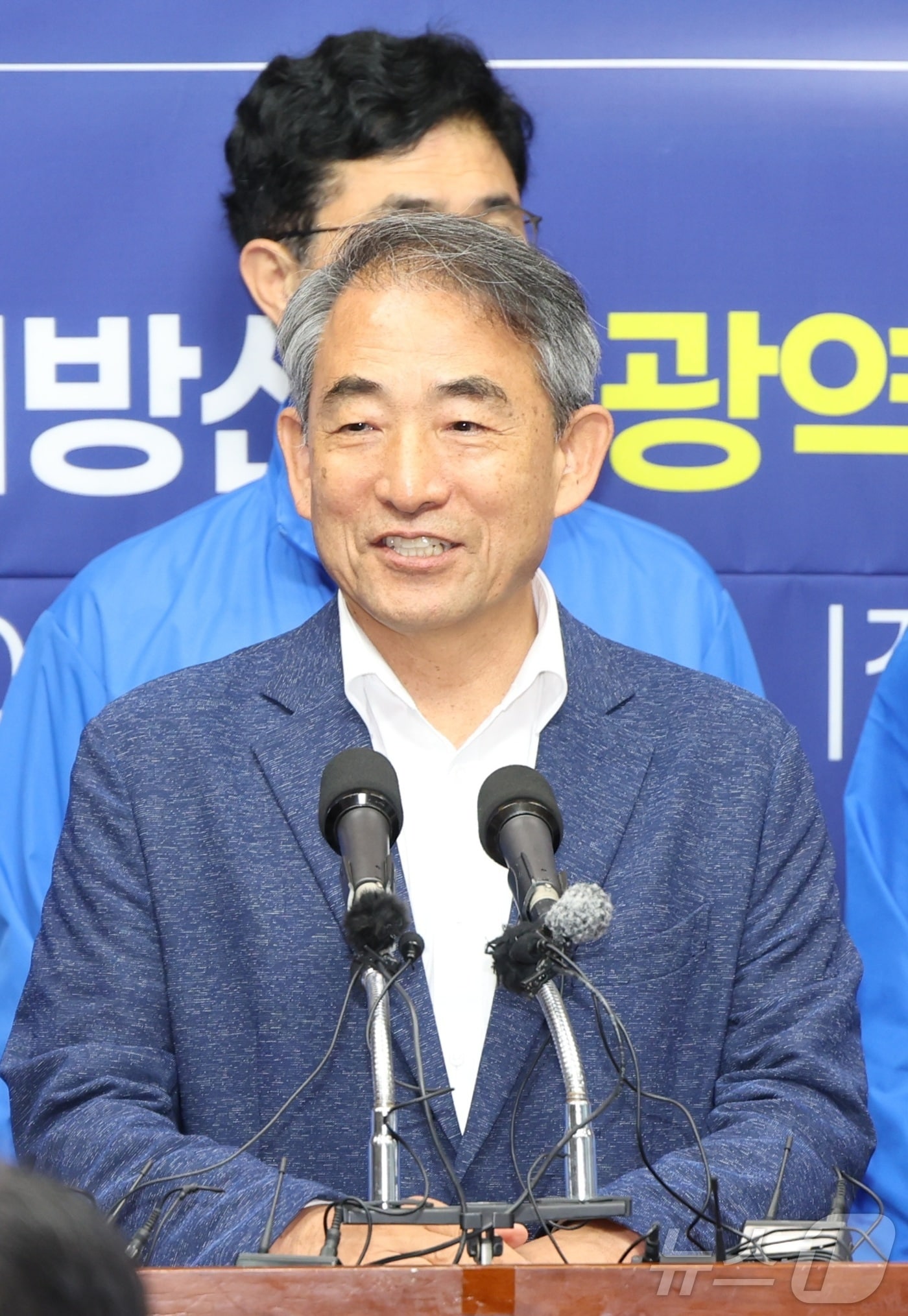 윤준병 더불어민주당 전북도당위원장과 전북지역 광역·기초단체장 예비후보들이 8일 전북 전주시 전북특별자치도의회에서 합동 기자회견을 하고 있다. 2026.5.8 ⓒ 뉴스1 유경석 기자